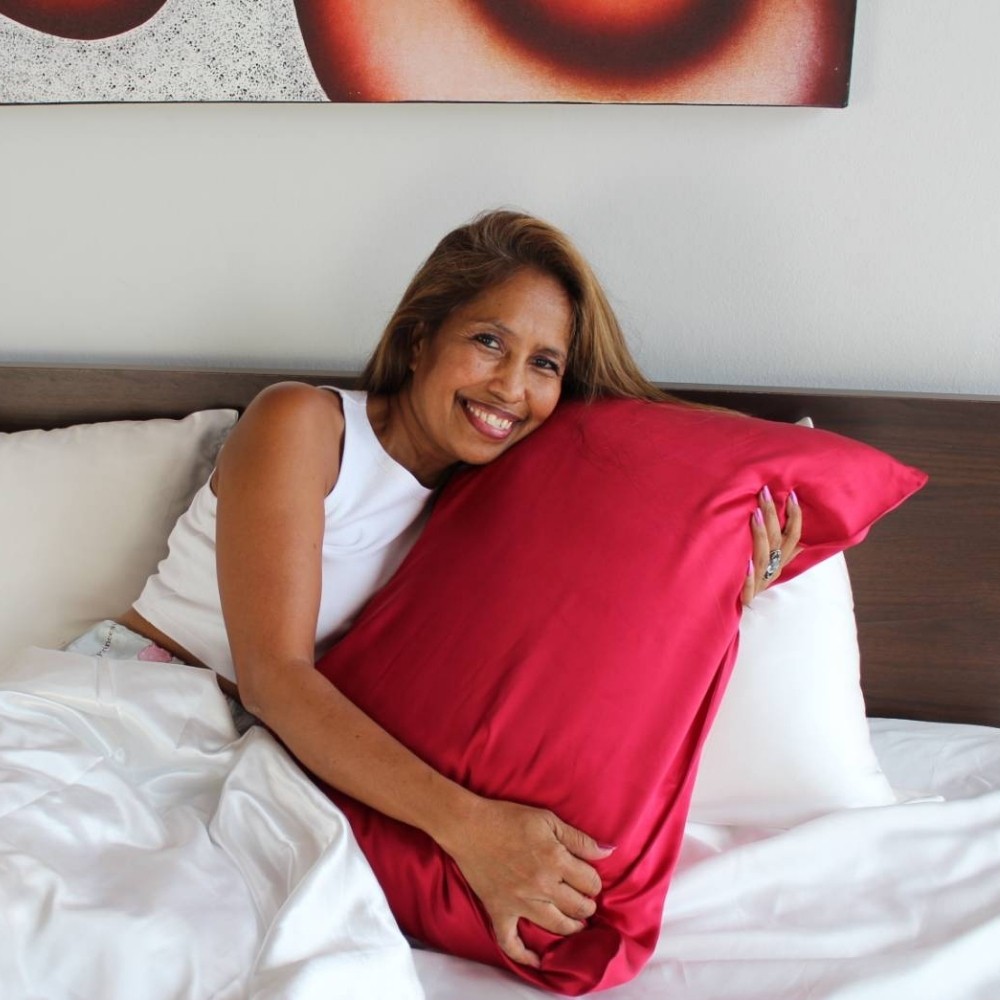 Mulberry Silk Red Pillowcase: image 4