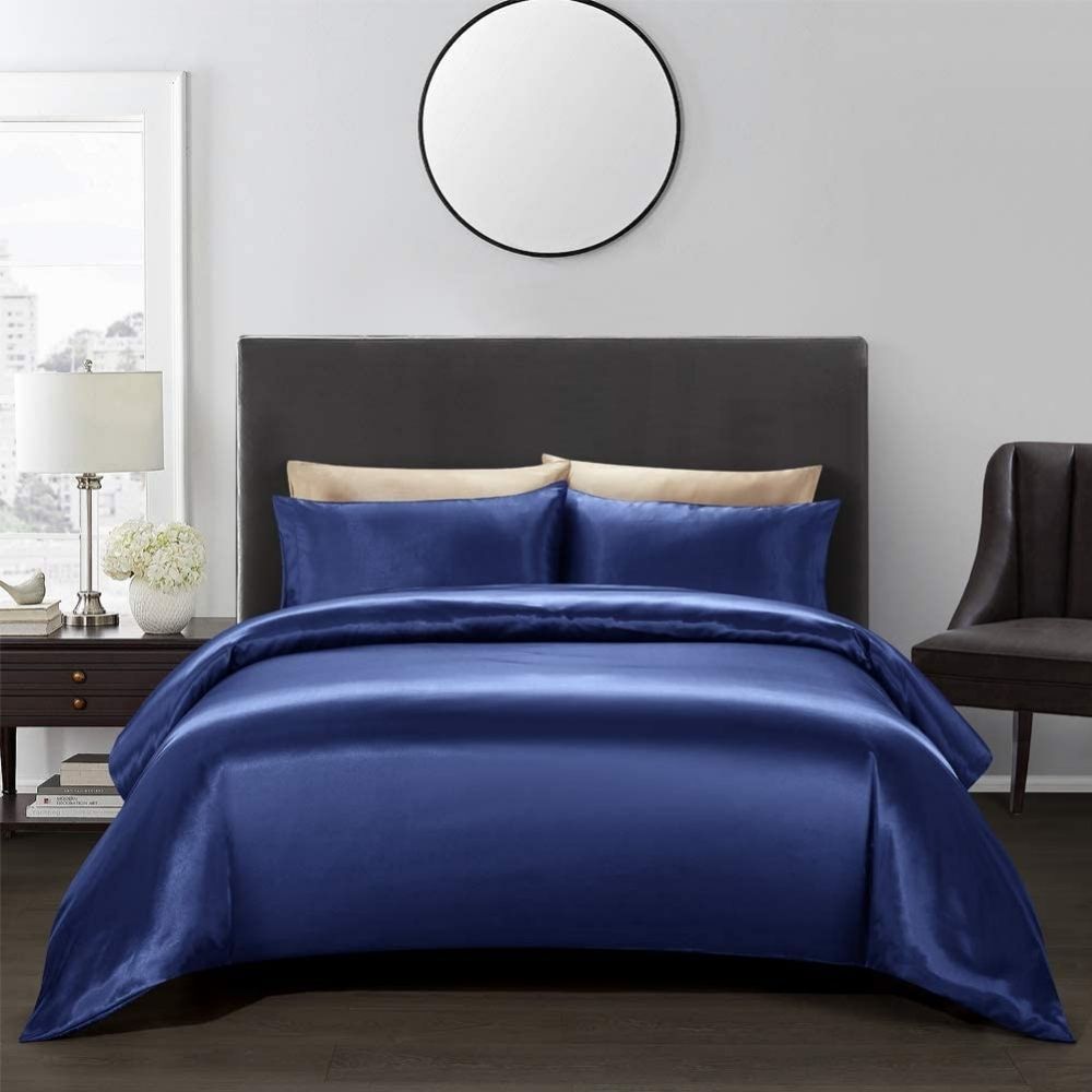 Satin Silk Bedding Set: image 9