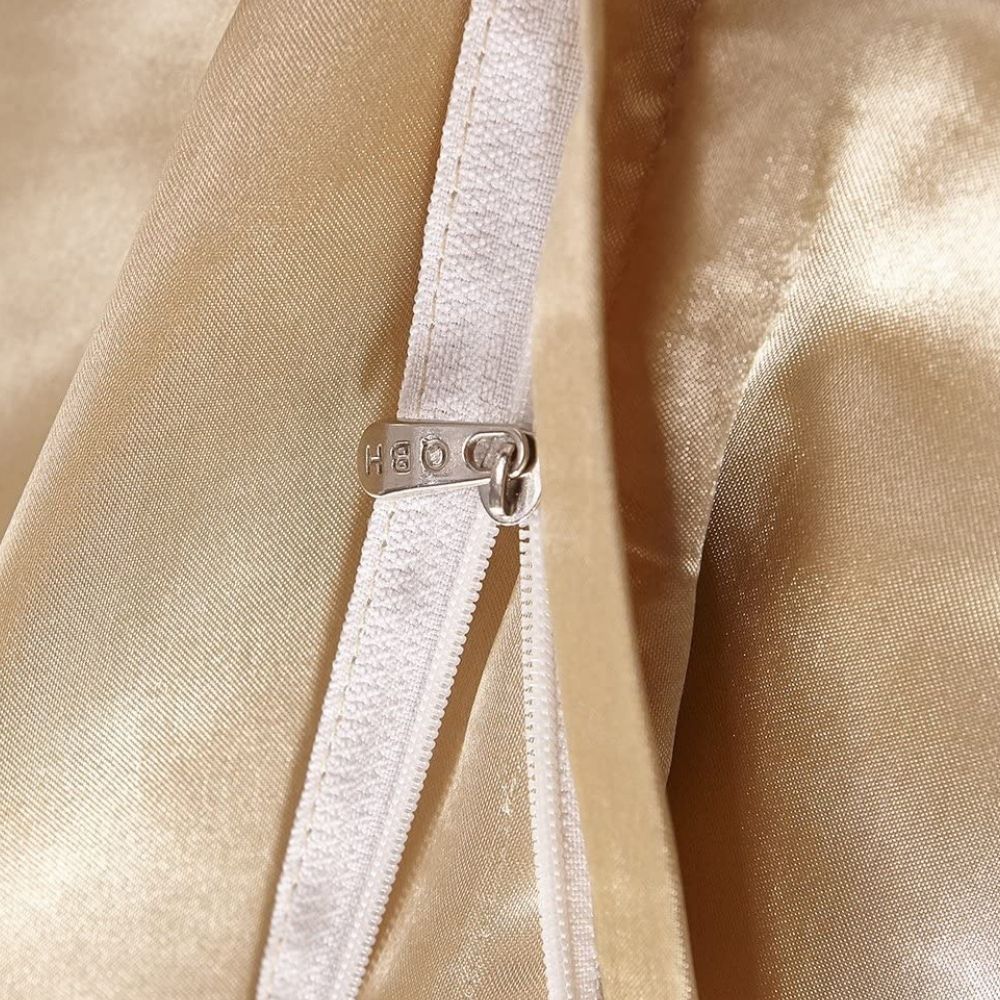 Satin Silk Bedding Set: image 11