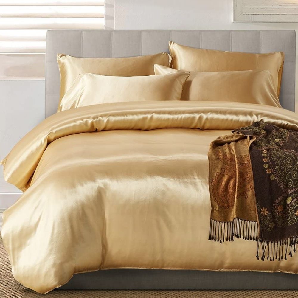 Satin Silk Bedding Set: image 12