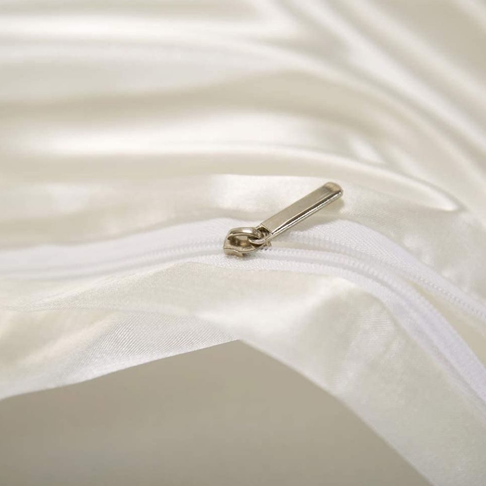 Satin Silk Bedding Set: image 19